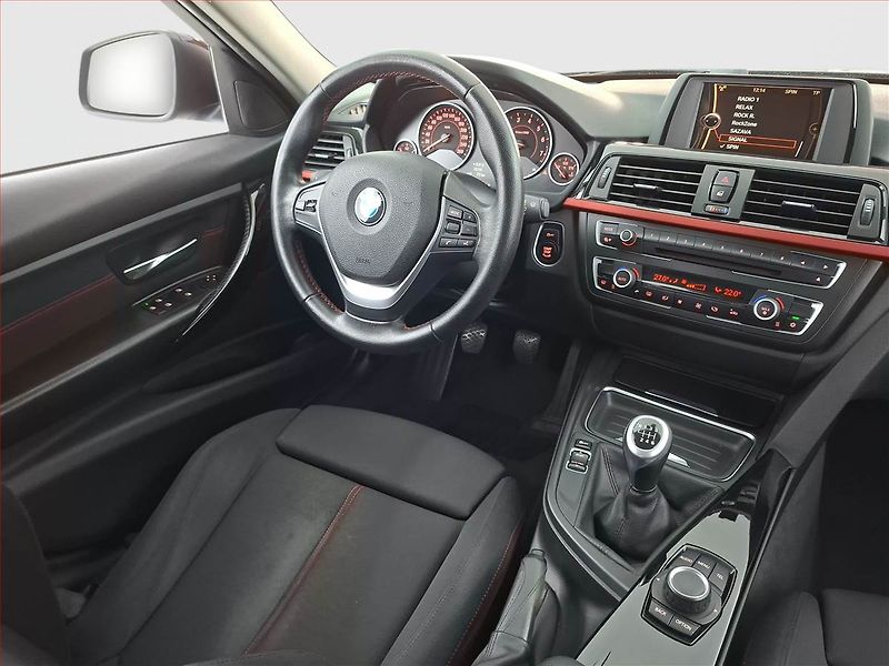 BMW Řada 3 (2012) 328 i, Xenony, Park. senzory - fotka 7 z 20