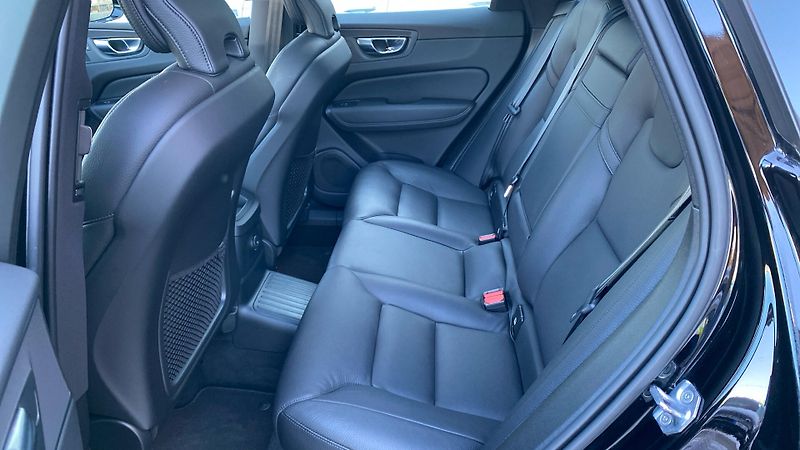 Volvo XC60 INSCRIPTION, T6 AWD RECHARGE, - fotka 8 z 33