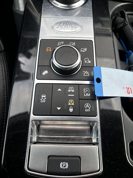 Land Rover Discovery 2.0SD4 177kW LUXURY 7-Míst TZ - fotka 17 z 29