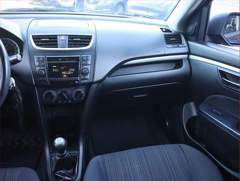 Suzuki Swift (2014) 1.2, Serv.kniha, Tempomat - fotka 8 z 15
