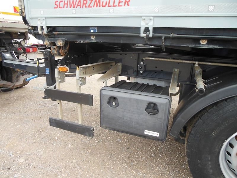 Schwarzmüller Z2, Zvedací náprava - fotka 9 z 23