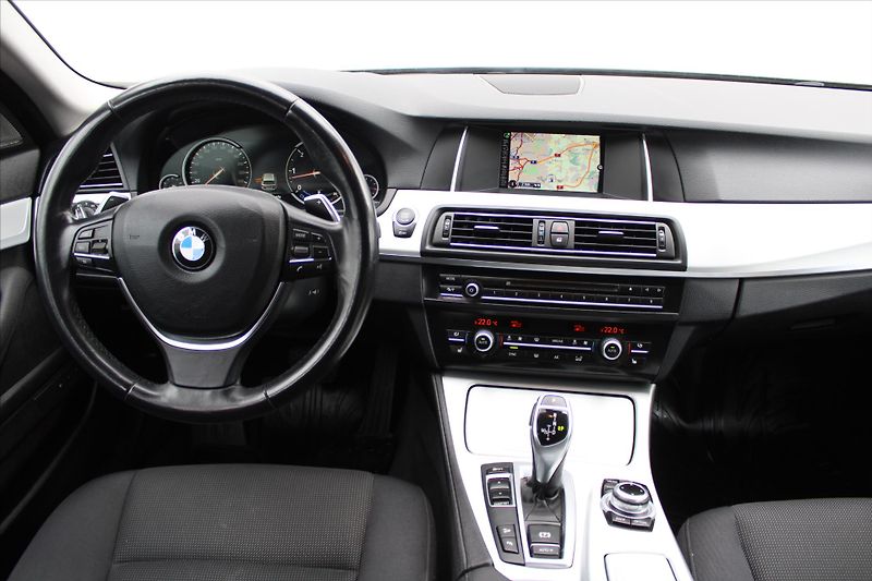 BMW Řada 5 530d xDrive NAVI SERVIS.KN. ČR - fotka 13 z 26