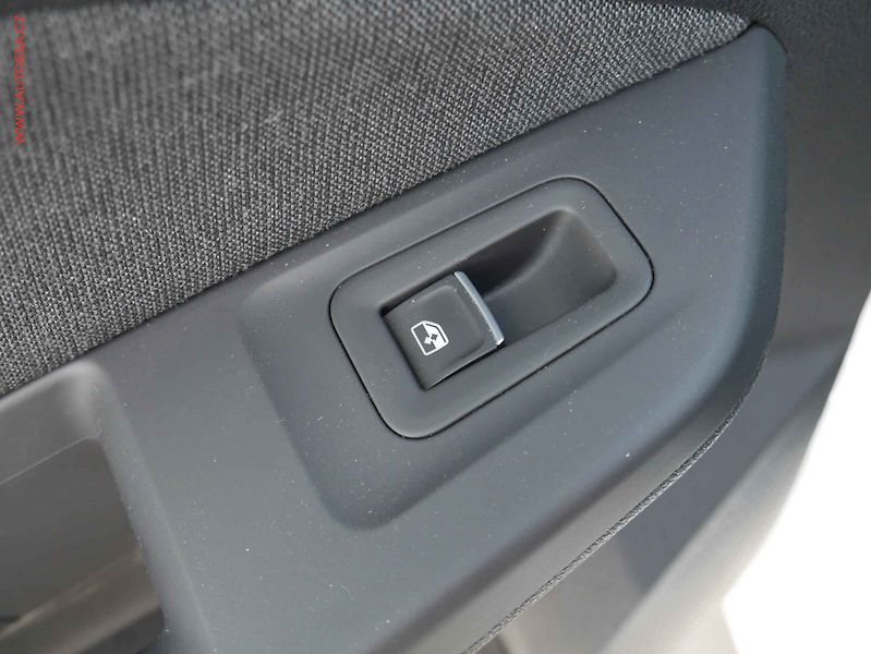 Volkswagen Golf (2023) 2.0 TDi, 1.maj,ČR, Life - fotka 12 z 18