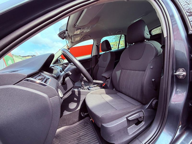 Škoda Octavia 1.6 TDi Style, ČR - fotka 14 z 26