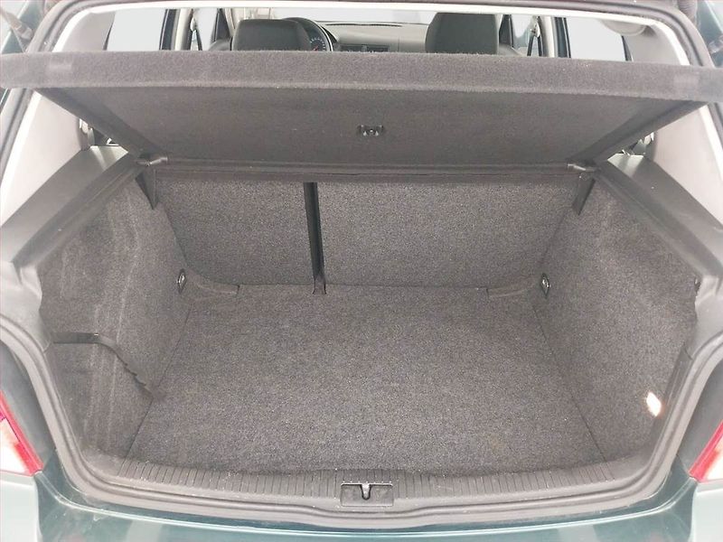 Volkswagen Golf (2000) 1.6 16V, Klima, pěkný stav - fotka 14 z 15