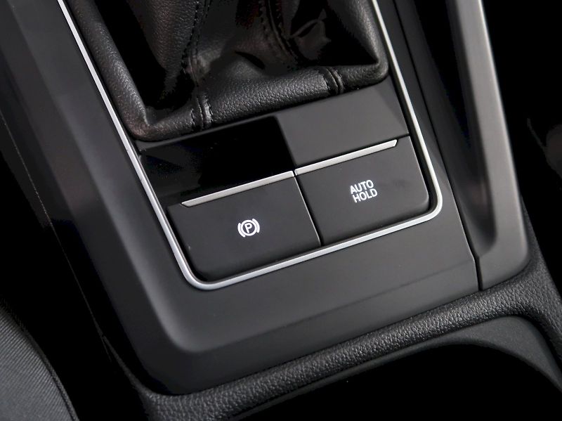 Volkswagen Golf (2021) LIFE 2.0TDI 85KW - fotka 33 z 38