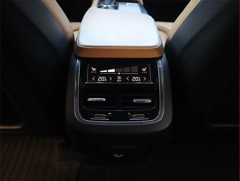 Volvo XC90 (2016) D5 AWD - fotka 20 z 28