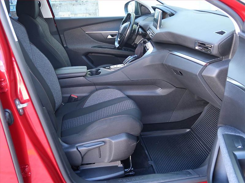 Peugeot 3008 (2018) 1.5 BlueHDi, Automat - fotka 9 z 19