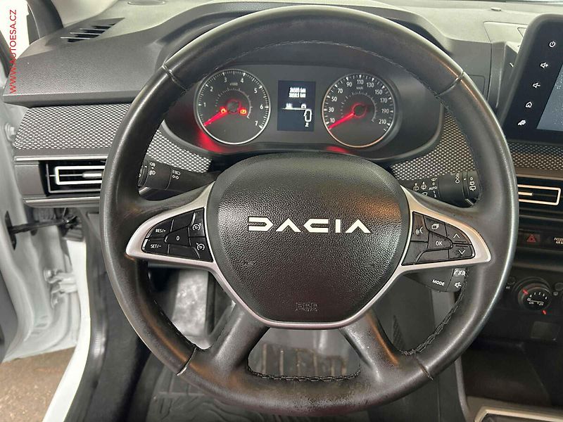 Dacia Sandero (2023) 1.0TCe, ČR, AC, park.kamera - fotka 15 z 15