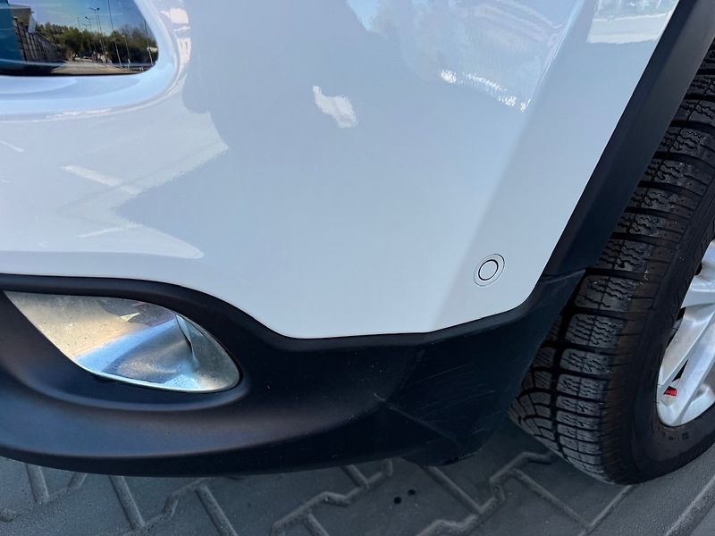 Jeep Cherokee (2015) 2.0 L TD Longitude - fotka 39 z 50