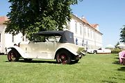 Stará architektura se v Loučni snoubí s krásou starých automobilů