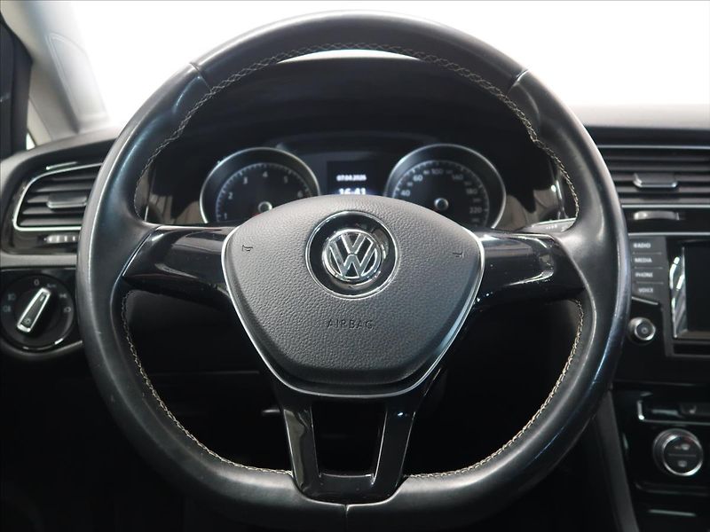 Volkswagen Golf 1,4 TSI 1.majitel - fotka 21 z 33