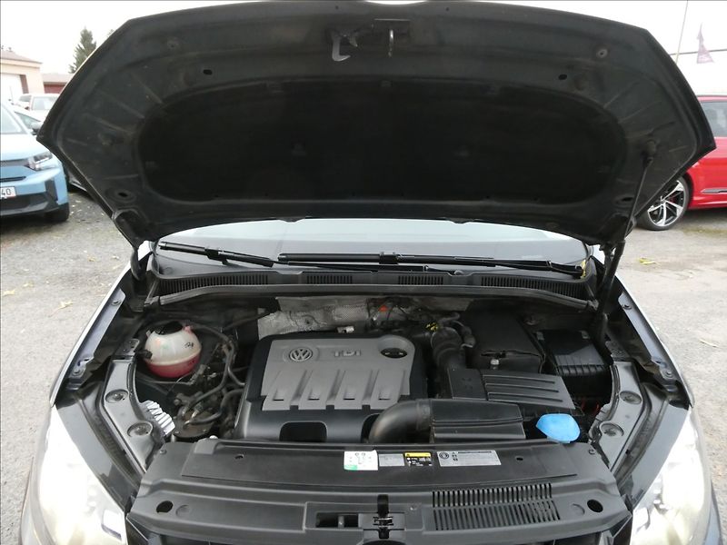 Volkswagen Sharan 2,0 TDi 103kW Cup,2xkola,panor - fotka 41 z 67