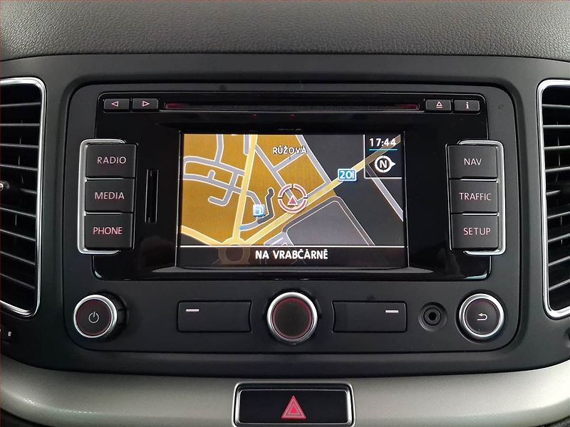Seat Alhambra (2013) 2.0 TDI, 7 míst, Navi - fotka 13 z 20