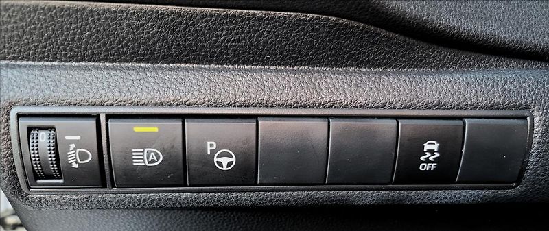 Toyota Corolla 1,8 Již není k dispozici - fotka 39 z 50
