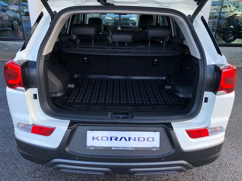 KGM Korando (2026) Style + Black FWD M6 - fotka 13 z 15