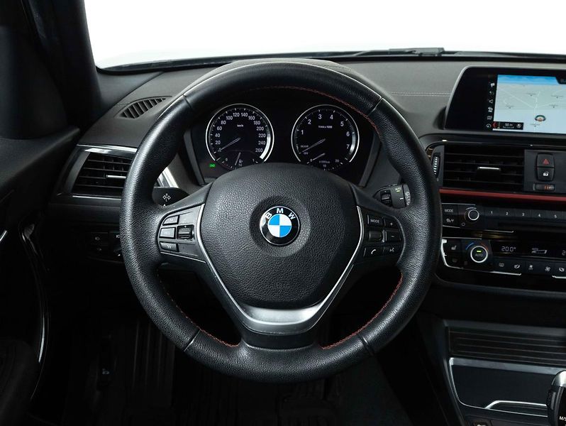 BMW Řada 1 118i - fotka 13 z 22