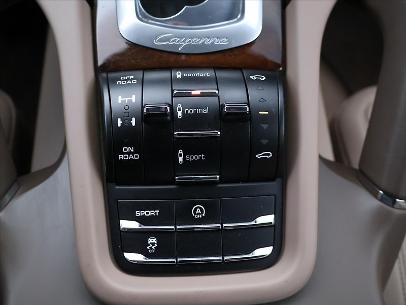Porsche Cayenne 4.8 Turbo S 405kW DPH CZ - fotka 21 z 30