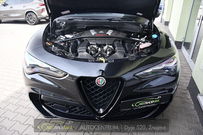 Alfa Romeo Stelvio 2.9V6 Bi-T SPARCO+AKRAPOVIČ - fotka 52 z 54