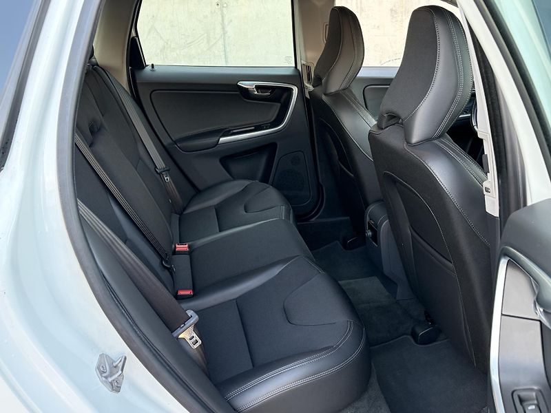 Volvo XC60 (2016) 2.0 D3 110kW AT8/152tkm/SERVIS - fotka 27 z 31