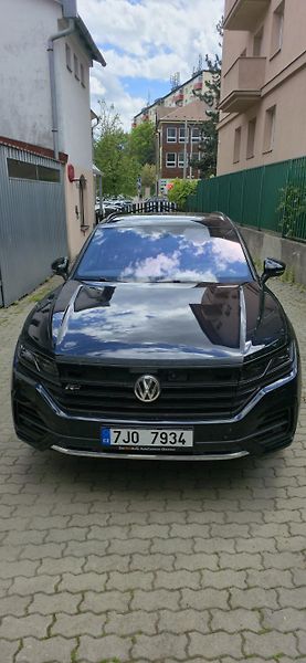 Volkswagen Touareg (2019) 4,0 TDi V8, R-Line, nez.topení - fotka 2 z 18