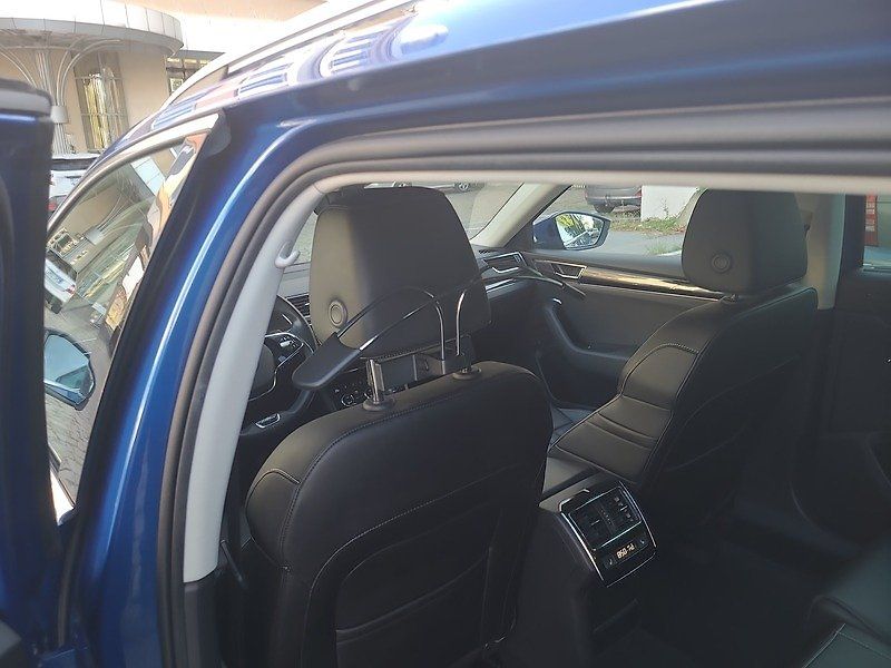 Škoda Superb Combi 2.0 TDI DSG - fotka 53 z 69