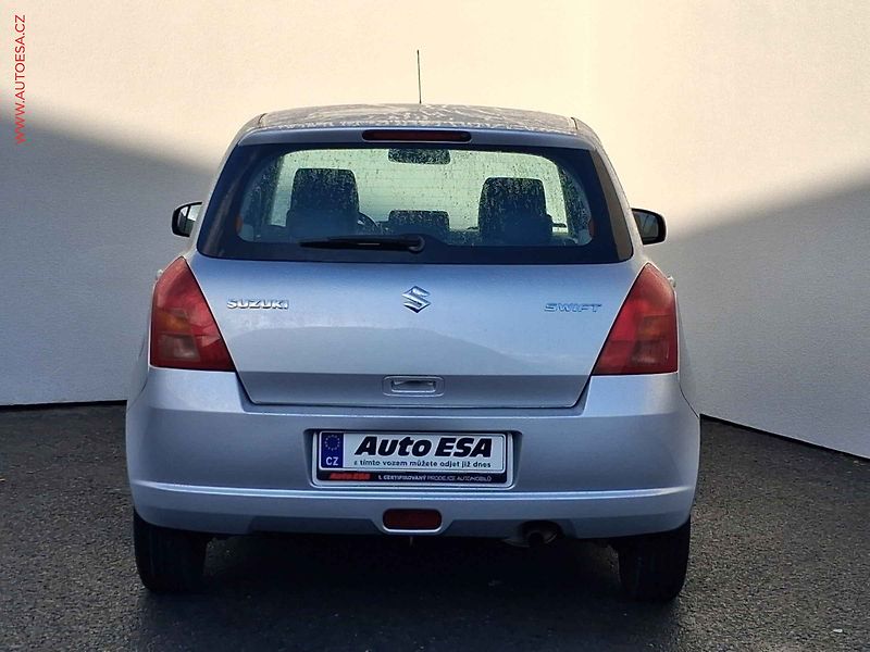 Suzuki Swift (2007) 1.3 VVT, ČR, AC, zámek řad, - fotka 5 z 14