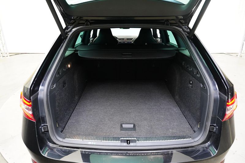 Škoda Superb - fotka 27 z 28