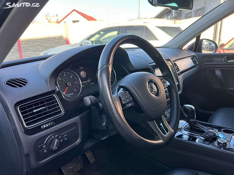 Volkswagen Touareg (2014) 3.0 TDi 150 KW SERVISNÍ KNIHA - fotka 10 z 37