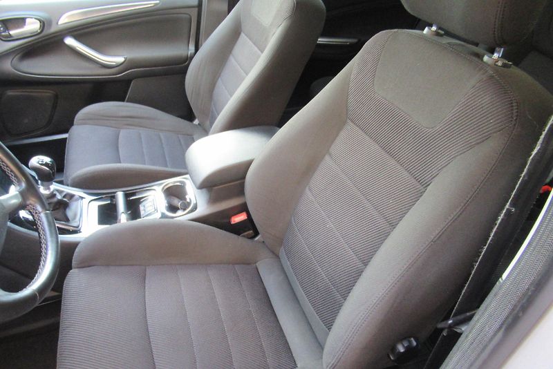Ford S-MAX 2.0 TDCi AUT. KLIMA TAŽNÉ - fotka 16 z 23
