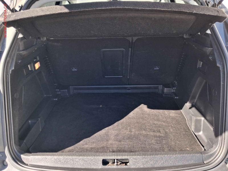 Peugeot 3008 (2019) 1.2 PT, Allure, AT, navi - fotka 7 z 17