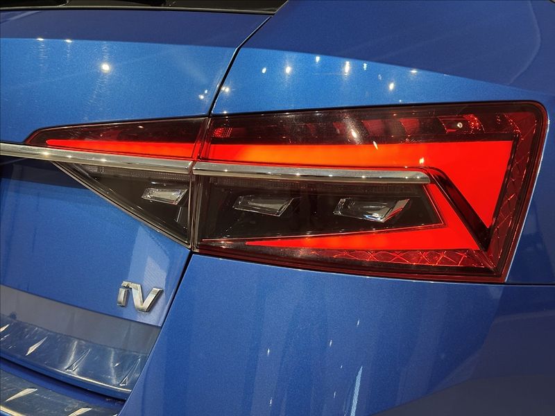 Škoda Superb 1,4 TSi  DSG iV L&K LED Assist - fotka 13 z 50