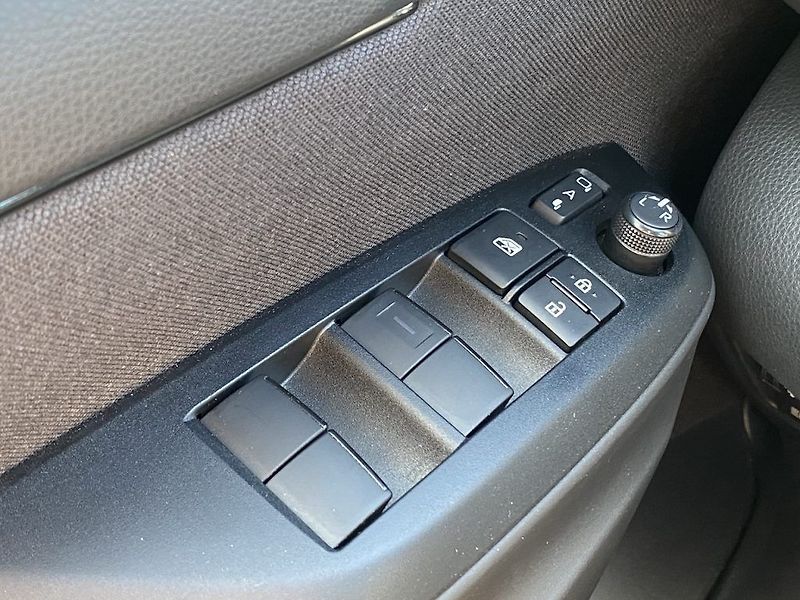 Toyota Yaris 1.5HEV, ČR-1m, GR Sport, DPH - fotka 21 z 25