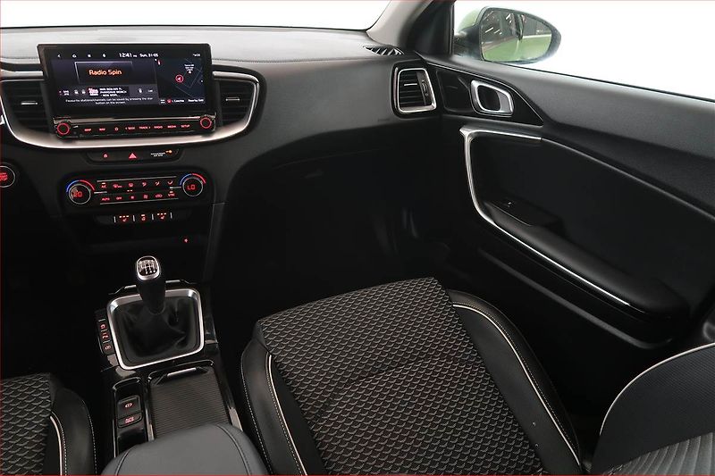 Kia XCeed (2024) TOP 1.5 T-GDI - fotka 8 z 16