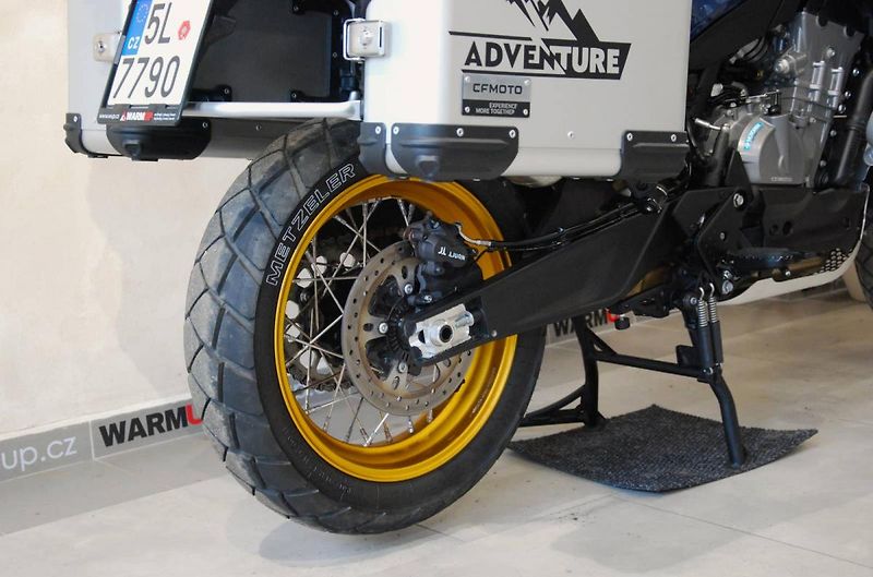 CFMOTO 800 MT (2022) Touring - hezký stav,stroj od - fotka 5 z 20
