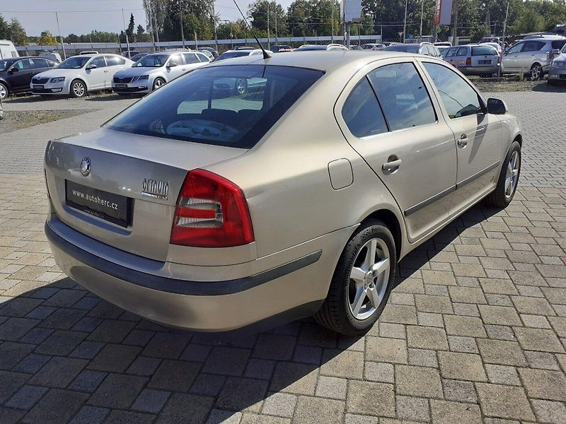 Škoda Octavia (2006) 1.9 TDi  1.MAJ.ČR - fotka 4 z 47