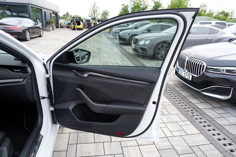 Škoda Octavia RS 2.0 TDI 4x4/147kW/DSG/ČR - fotka 22 z 45