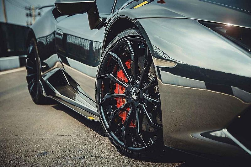 Lamborghini Huracán v chromové úpravě.