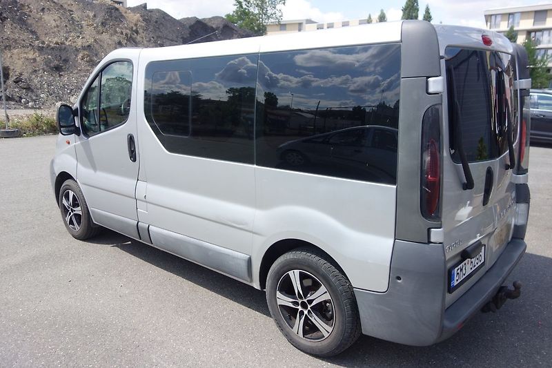 Opel Vivaro 1,9DCi 74 kW 8 míst !! - fotka 10 z 36