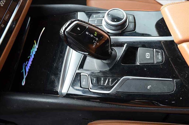 BMW Řada 5 (2017) 520D - fotka 13 z 20
