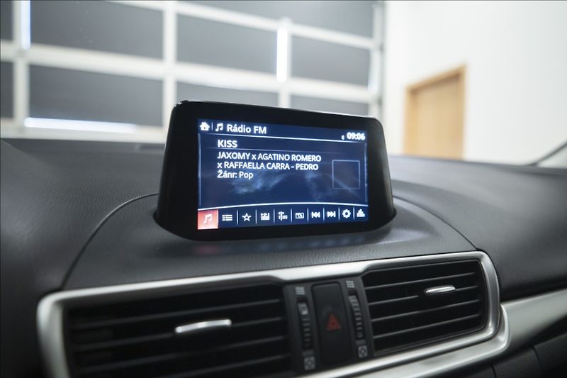 Mazda 3 2,0 SKYACTIV NAVI TAŽNÉ ČR - fotka 27 z 38