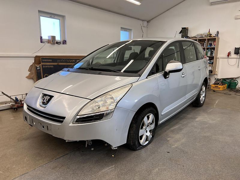 Peugeot 5008 1.6HDi 80kW - fotka 2 z 15