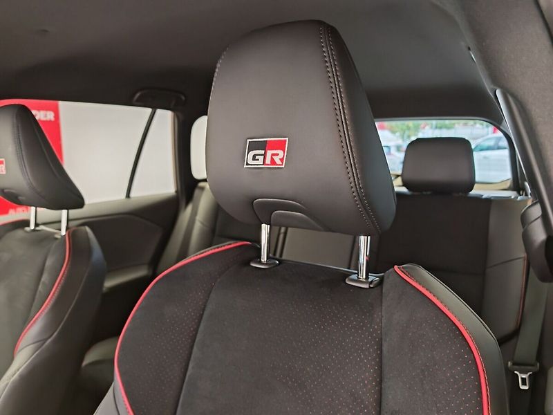 Toyota RAV4 2.5 Hybrid GR Sport 4WD e-CVT - fotka 16 z 47