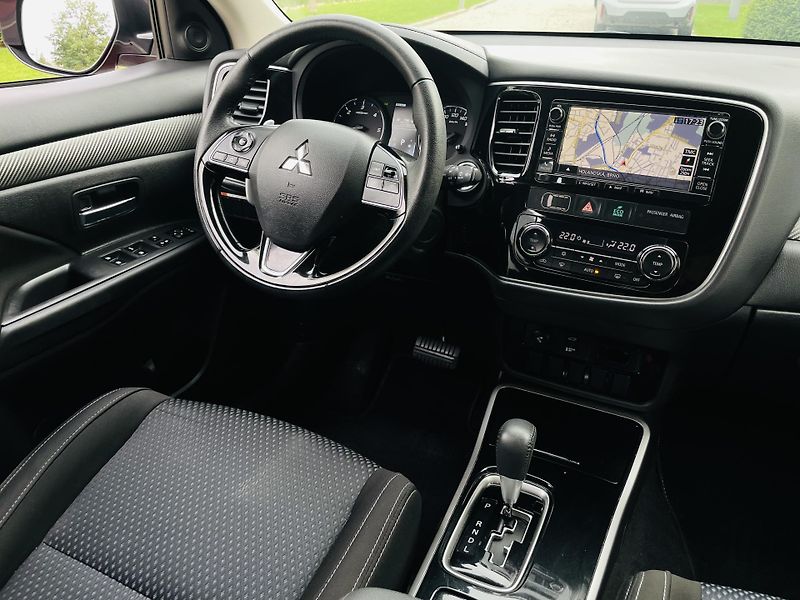 Mitsubishi Outlander 2.2D 4x4 1MAJ TAŽNÉ SERVISKA  - fotka 24 z 42