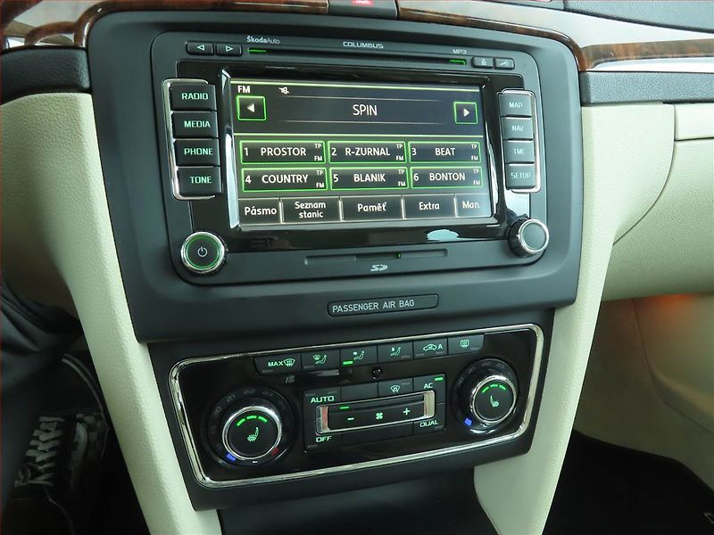 Škoda Superb (2011) Elegance 3.6 FSI V6, 4X4 - fotka 12 z 15