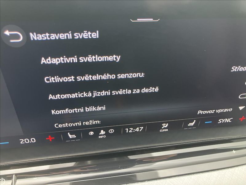 Škoda Octavia 2,0 TAŽNÉ,MATRIX-BEAM,COLUMBUS - fotka 33 z 40