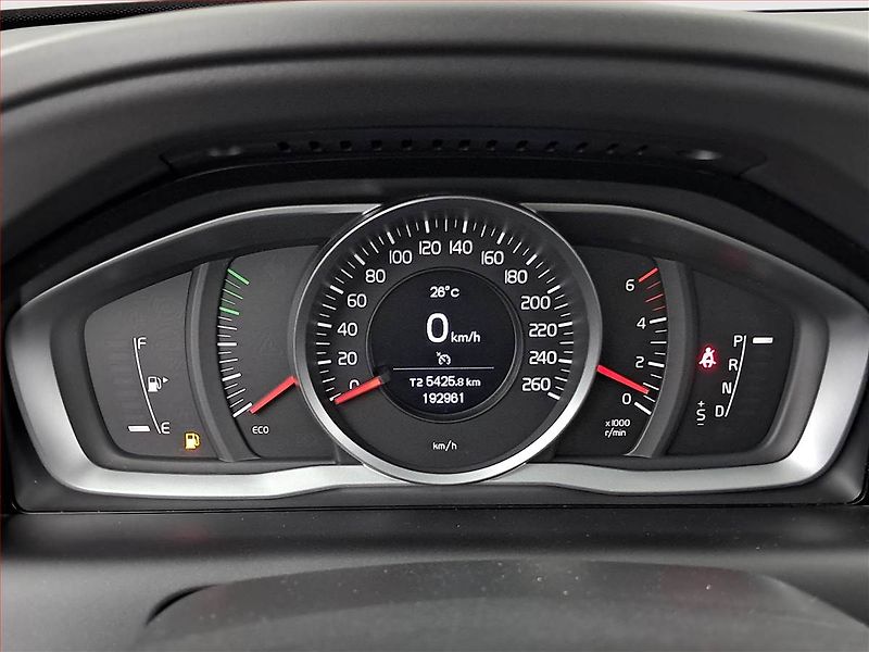 Volvo XC60 (2016) D4, 4X4, Automat, Serv.kniha - fotka 11 z 19