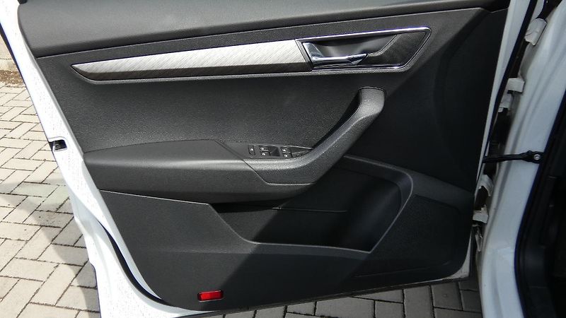 Škoda Karoq 2.0 TDI 110 kW Style - fotka 8 z 23