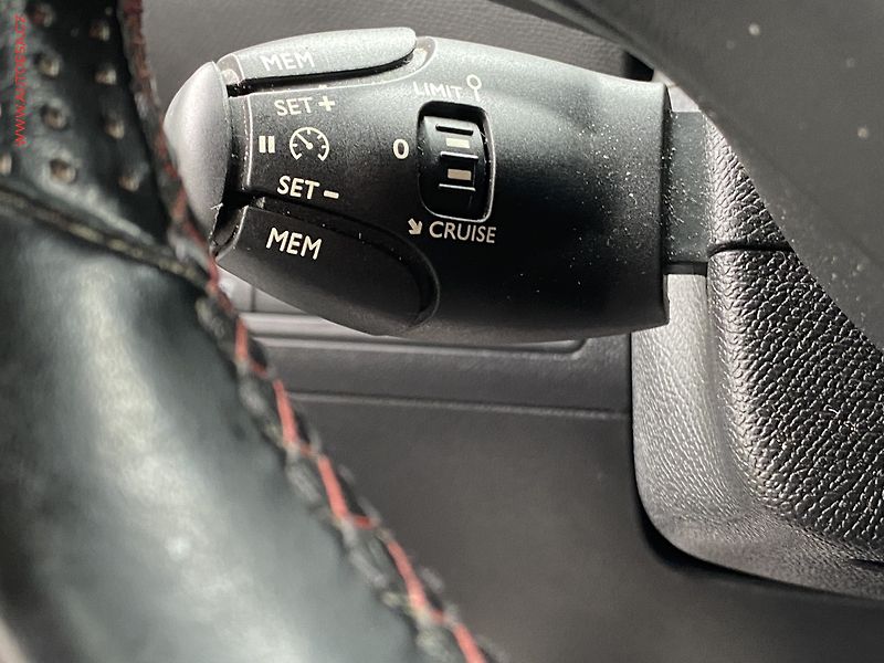 Peugeot 308 (2015) 2.0HDi, AC, LED, navi - fotka 13 z 16