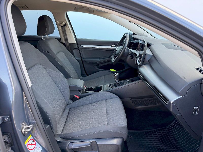 Volkswagen Golf (2025) 1.5 TSI 85kW People - fotka 30 z 35